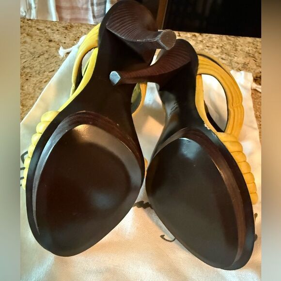 Elizabeth and James E-Star heels - Picture 2 of 6